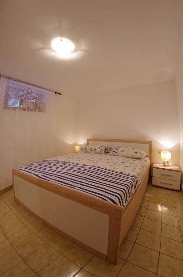 Large And Charming Apartment Near Beach With Big & Sunny Terrace Сумартин Экстерьер фото