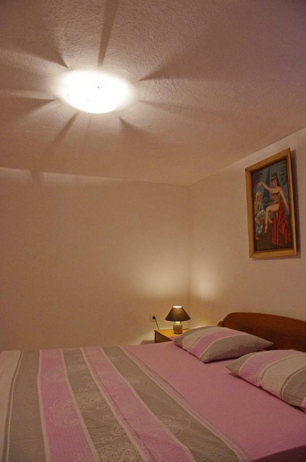 Large And Charming Apartment Near Beach With Big & Sunny Terrace Сумартин Экстерьер фото