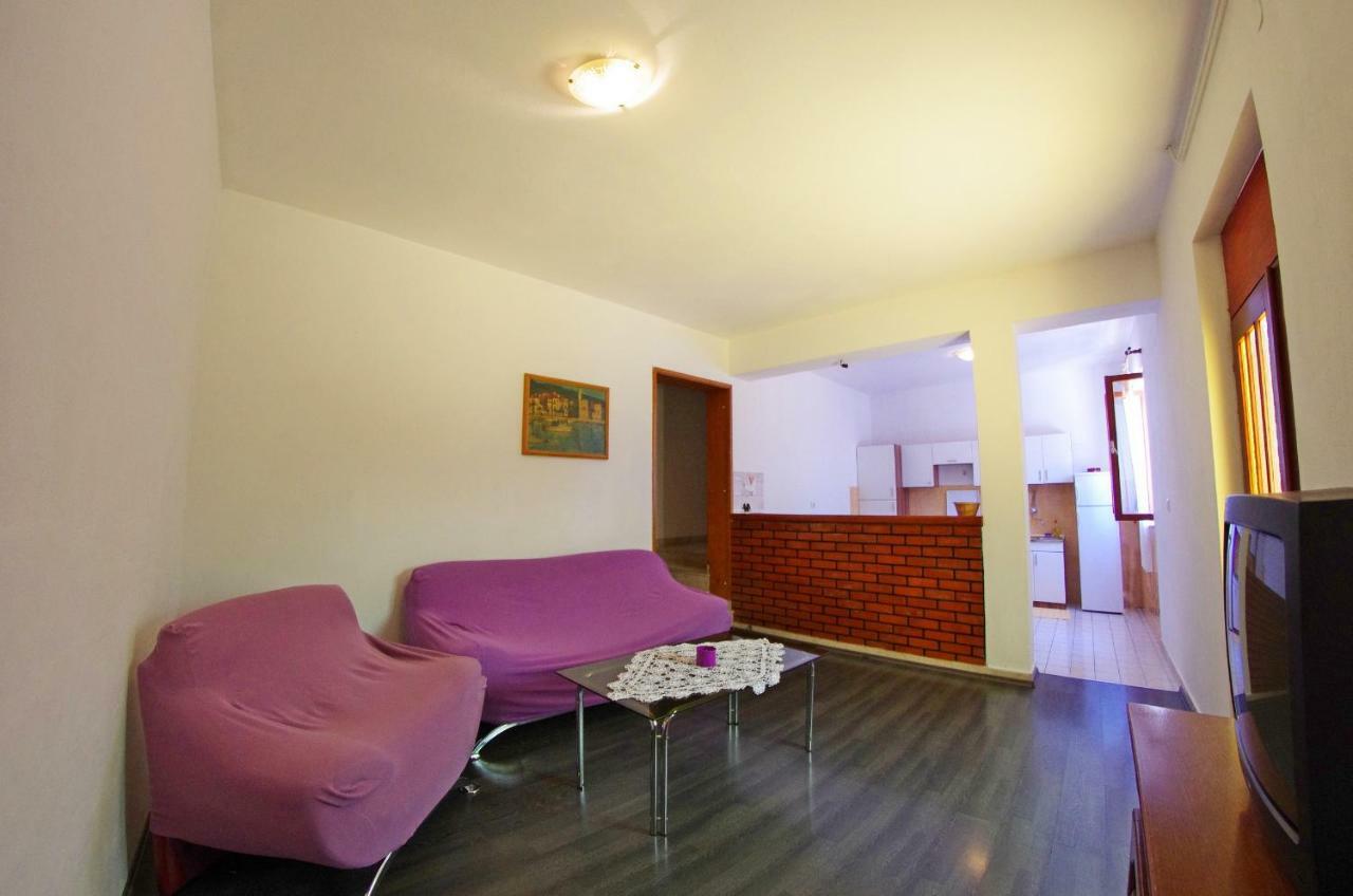 Large And Charming Apartment Near Beach With Big & Sunny Terrace Сумартин Экстерьер фото
