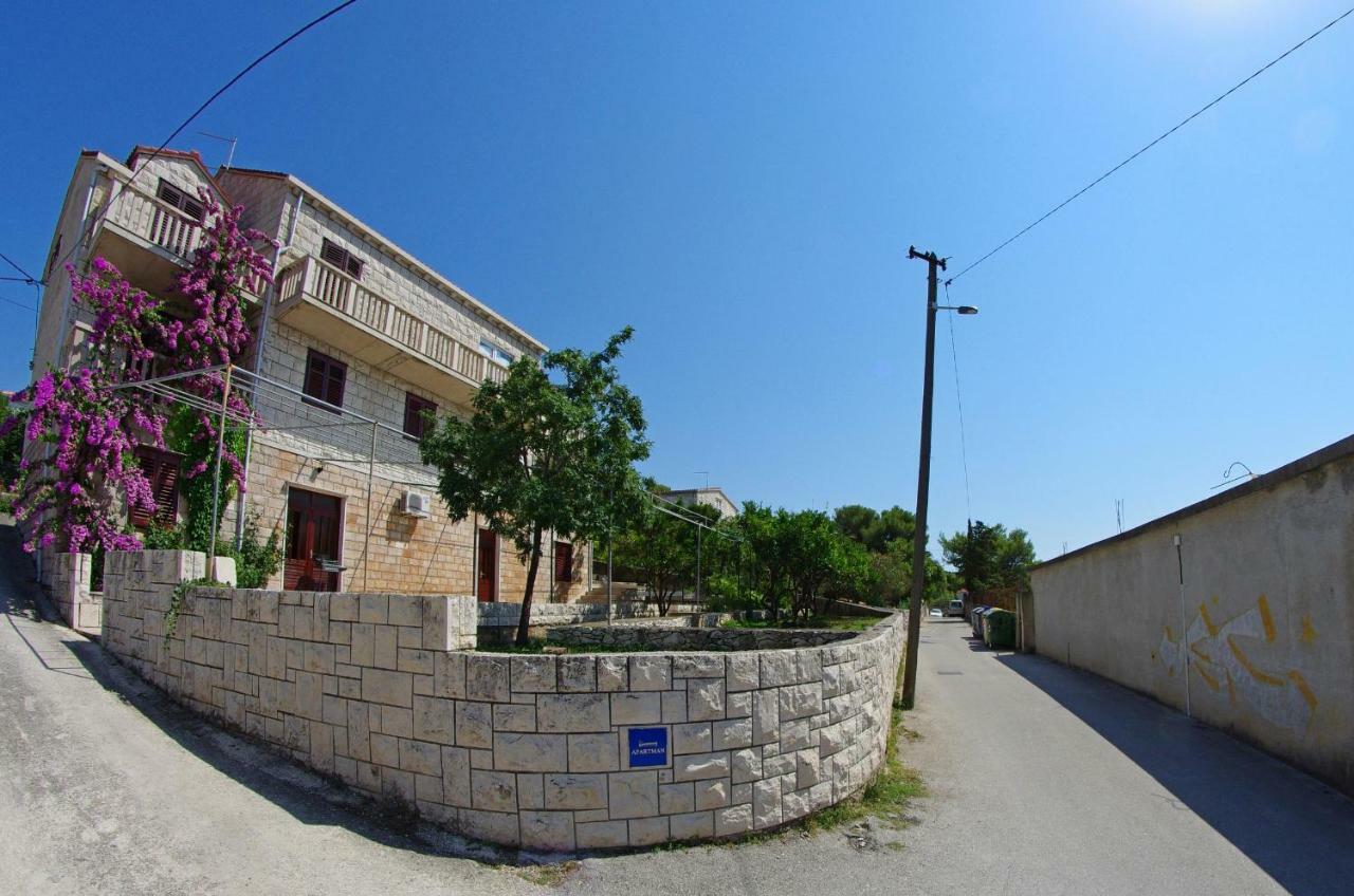 Large And Charming Apartment Near Beach With Big & Sunny Terrace Сумартин Экстерьер фото